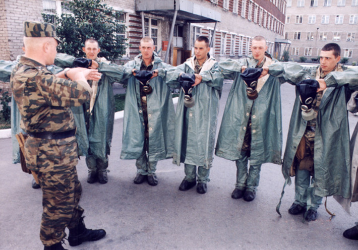 Противогазы — не для развлечения.