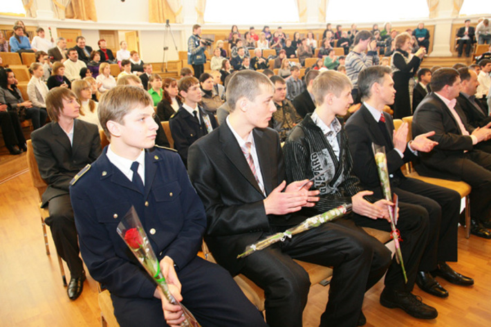 Лучшие учащиеся профтеха ежемесячно будут получать стипендию губернатора Новосибирской области.