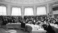 В большом зале областной администрации идет форум.