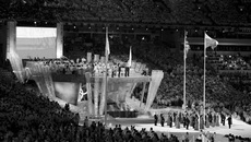 Под сводами стадиона BC Place звучит Гимн России.