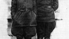 Леонид Говоров (справа) и комиссар полка Брикульс. Одесса, 1925 г.