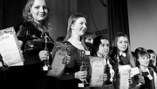 Юные чтецы — поклонники сибирской поэзии.