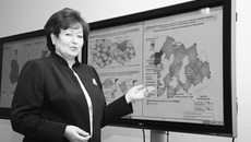 Тамара Алексенко комментирует ход голосования. Фото Сергея ДЯТЛОВА.