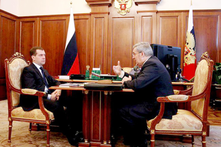 Дмитрий Медведев и Виктор Толоконский во время встречи в Кремле.