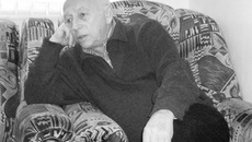 Александр Городницкий перед пресс-конференцией в доме журналистов в Новосибирске.