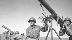 Расчет зенитных пулеметов на позициях. 1942 г.