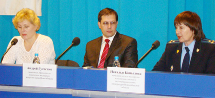 Нина Квятковская, Андрей Гудченко, Наталья Копылова (слева направо) в пресс-зале «Встречи на Вертковской».