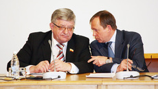 Алексей Беспаликов и Владимир Никонов (справа) в президиуме конференции.