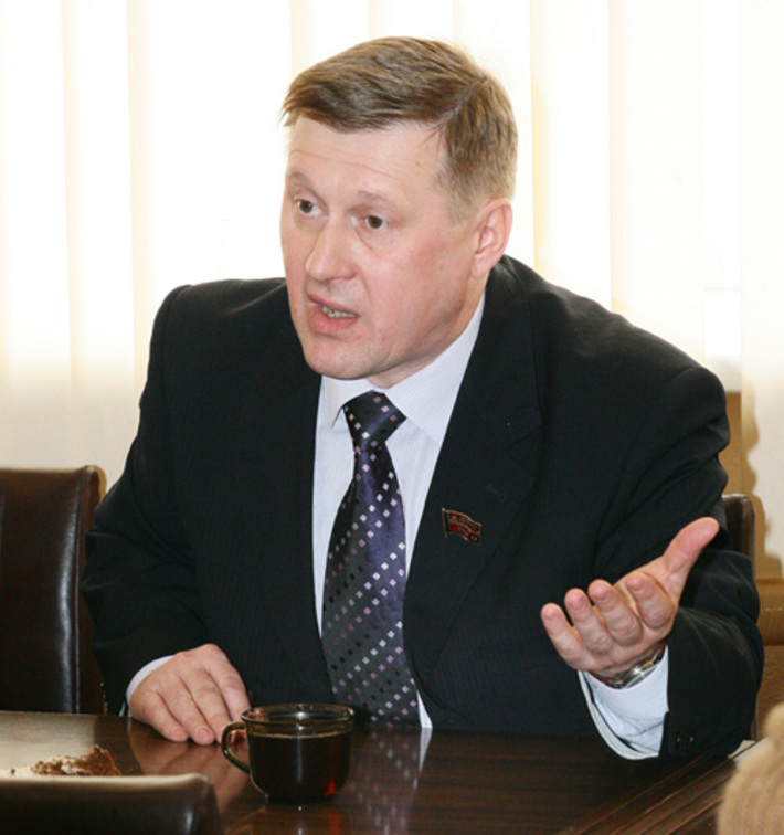 Депутат Государственной думы РФ, член ЦК КПРФ, первый секретарь Новосибирского обкома КПРФ Анатолий Локоть отвечает на вопросы журналистов «Советской Сибири».