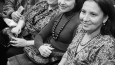 У лауреатов — прекрасное настроение. Справа налево: Светлана Уткина, Елена Костина и Татьяна Шипилова.