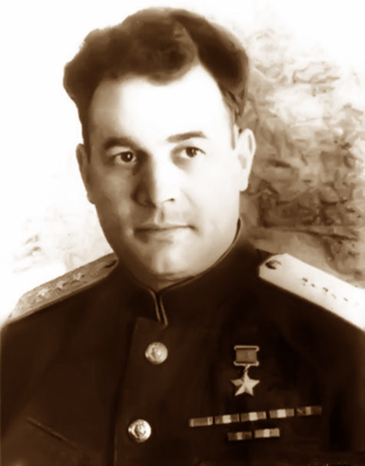 Командующий войсками 3-го Белорусского фронта генерал-полковник Иван Данилович Черняховский. Май 1944 г.