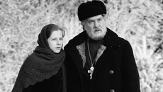 Елизавета Арзамасова, Сергей Маковецкий, Нина Усатова и Кирилл Плетнев в фильме «Поп».