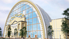 «Сибстройреконструкция» предложила оформить фасад театра зеркалами.