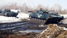 Боевая машина пехоты доставит воинов к месту проведения операции по любой «каше».