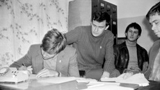 Так они держали экзамен на вступление в студенческий оперативный отряд.