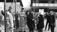 Встреча Благодатного огня на площади перед цхинвалским храмом.