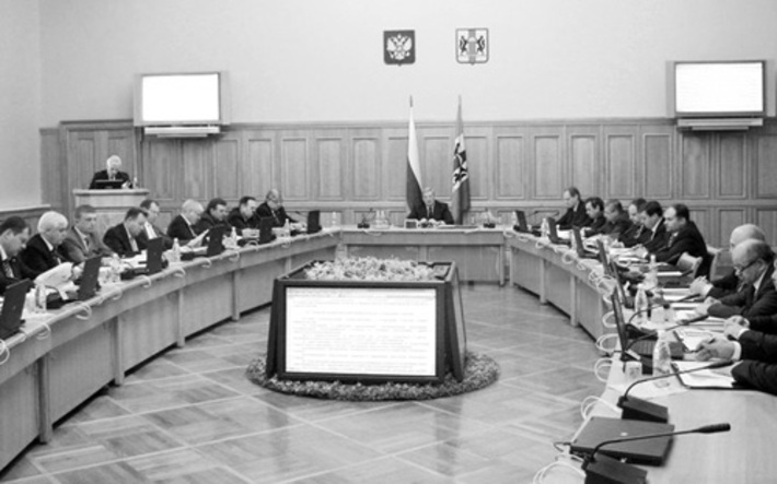 На первом заседании Правительства Новосибирской области решались организационные вопросы.