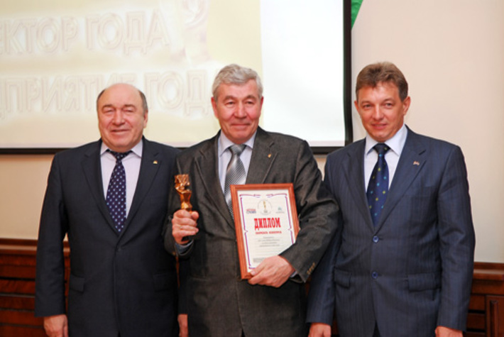 Вручение наград генеральному директору ЗАО «ЗапСибТрансТелеком» Александру Григорьевичу Соловьеву.