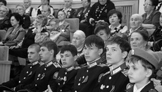 Молодежь с трепетом слушала наказ — быть великими патриотами.