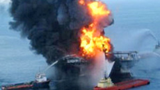 Взрыв на морской платформе по добыче нефти в Мексиканском заливе унес жизни 11 человек.