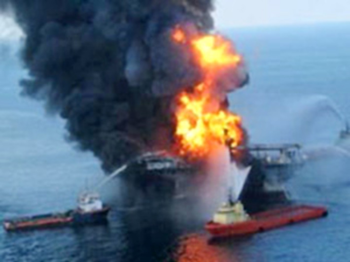 Взрыв на морской платформе по добыче нефти в Мексиканском заливе унес жизни 11 человек.