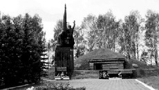 Памятник на Безымянной высоте героям-сибирякам.