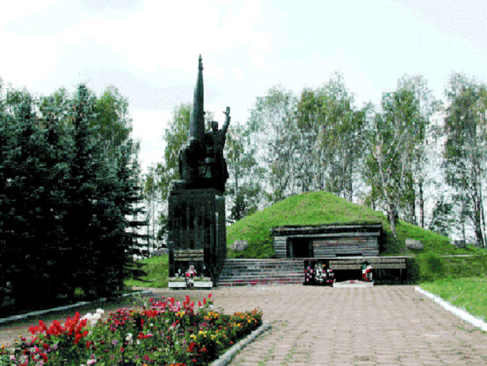 Памятник на Безымянной высоте героям-сибирякам.