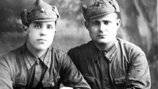 Григорий Сорокин (слева) с армейским другом, 1940 г.