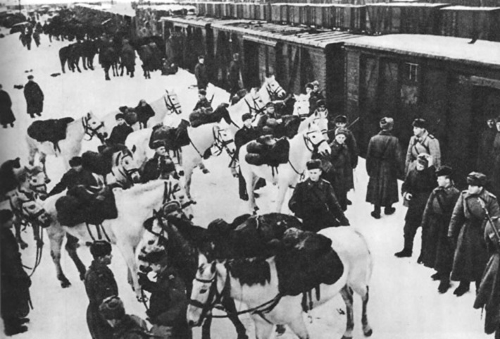 Товарные эшелоны — вклад тыла в Победу.