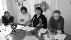 Участники пресс-конференции (слева направо): Владимир Смольянинов — заместитель директора центра «Играй, гармонь!», телеоператор, Захар и Анастасия Заволокины, Владимир Гайдуков — музыкальный руководитель центра, лауреат всероссийского и международного конкурсов. Фото Владимира КРЫЛОВА.