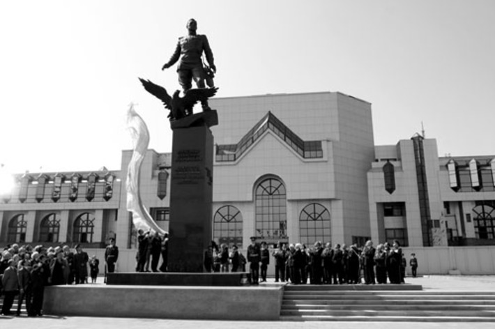 Открытие памятника А. И. Покрышкину. 2005 г.