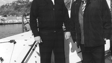 Командир пограничного корабля капитан первого ранга Д. А. Шихов и капитан второго ранга запаса В. Д. Михальцов (апрель, 2009 год).