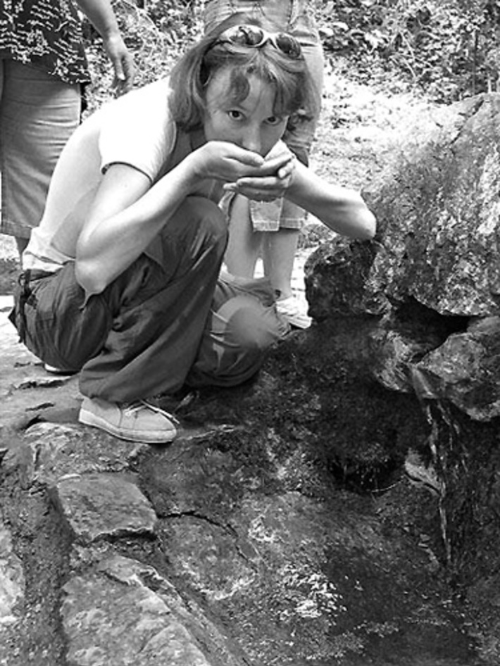 Полезна и вкусна вода из родника.