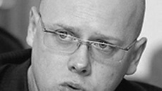 Депутат Госдумы РФ Антон Беляков стал участником громкого дорожного скандала.