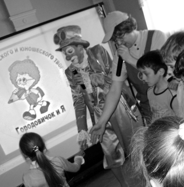 Клоуны — всегда желанные гости у детей.