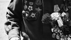 ФОТО  ИЗ  КОНВЕРТА (65 лет спустя...  Фото Рената МАТКАЗИНА.)