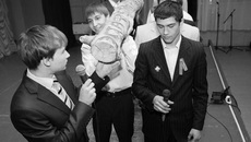 Такую своеобразную эстафетную палочку передали выпускники 11-го класса 41-й средней школы Новосибирска следующему за ними по учебным ступенькам 10-му классу.