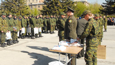 День призывника на монументе Славы.    Фото Михаила ПЕРМИНА.