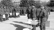 День призывника на монументе Славы.    Фото Михаила ПЕРМИНА.