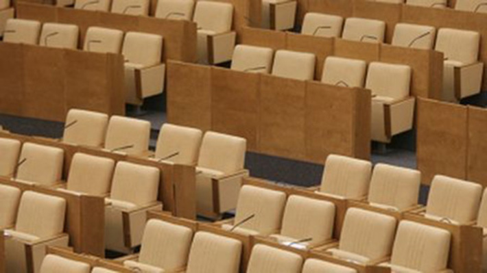 Депутаты предложили узаконить поправку, обязывающую госдумцев посещать пленарные заседания.