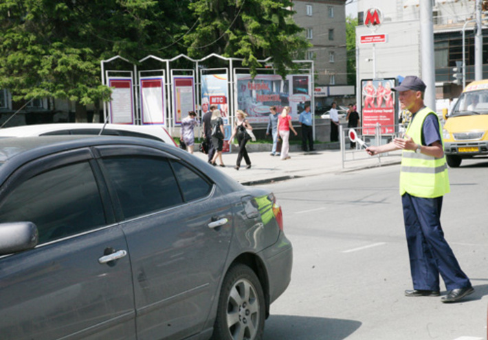 Муниципальные парковщики в действии.