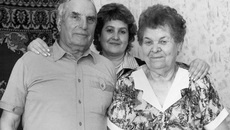 Василий Лукьяненко с близкими.