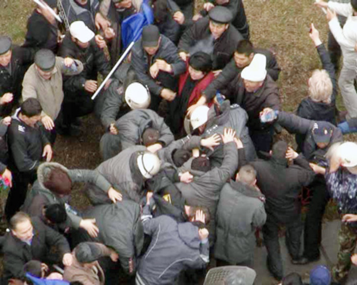 Во время беспорядков в областном центре Киргизии Оше.