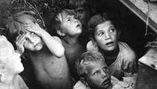 Снова бомбежка. 1941 год. Фото Б. ЯРОСЛАВЦЕВА.