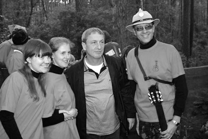 Лауреаты Ильменского фестиваля Мария Моисеева, Евгения Атаманчук и Александр Чернышев с музыкантом-композитором Леонидом Марголиным.