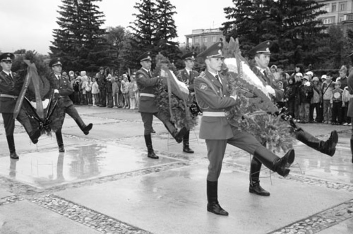 Церемония возложения венков в День памяти и скорби.