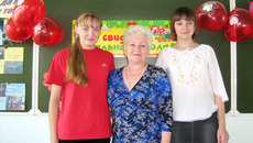 Зинаида Украинцева стала  первой учительницей для  внучек Леры и Вики автора статьи.