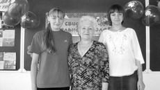 Зинаида Украинцева стала  первой учительницей для  внучек Леры и Вики автора статьи.