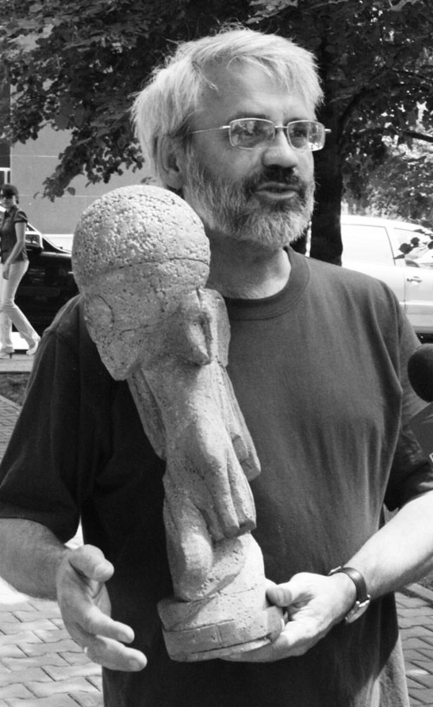 Барнаульский скульптор Александр Маркин и его ангел.