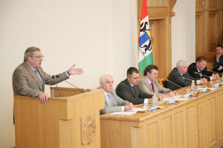 Выступает губернатор области Виктор Толоконский.